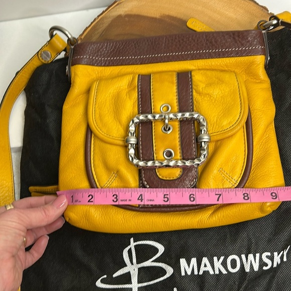 B. Makowsky Yellow and Brown cheetah print interior Crossbody purse w/dust bag - Picture 9 of 13